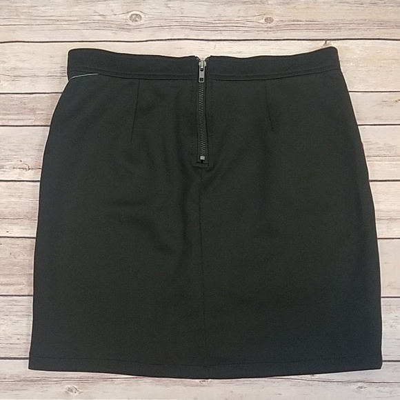 Forever 21 Skirt Size Medium - Picture 3 of 11